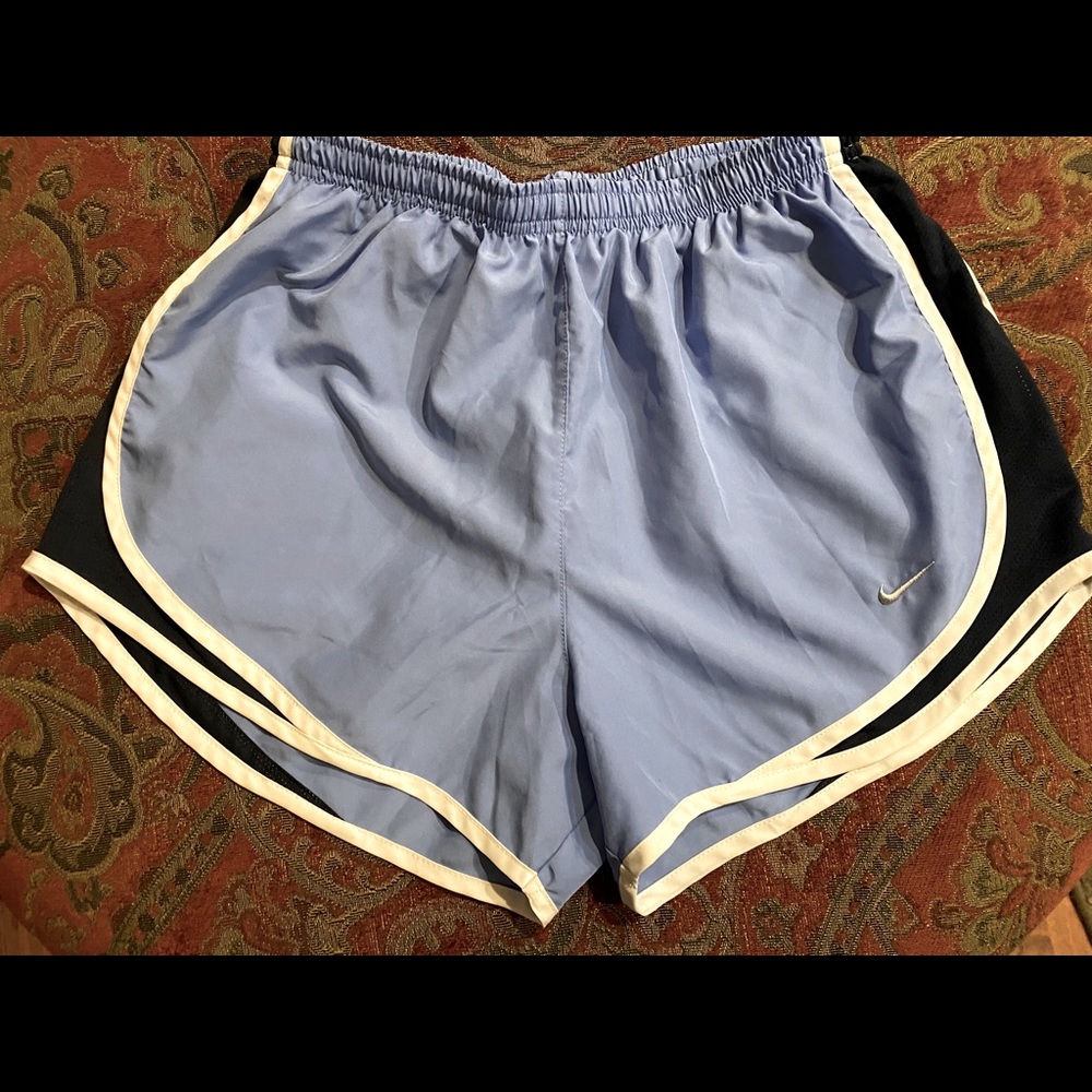 NIKE SHORTS WOMENS SIZE MED
